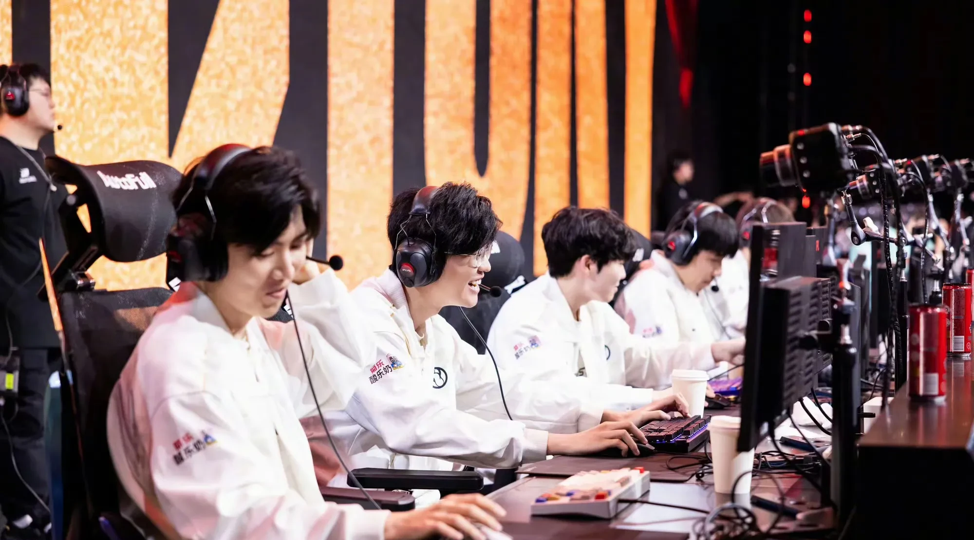 TheShy巅峰对决，蒂姆与90激战阿森纳分钟，挺进下一轮胜负难料！